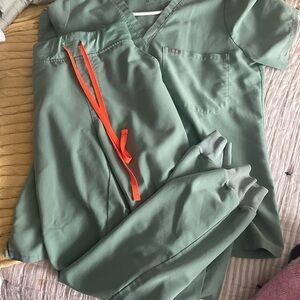 FIGS Green Scrub Set with Orange Drawstring